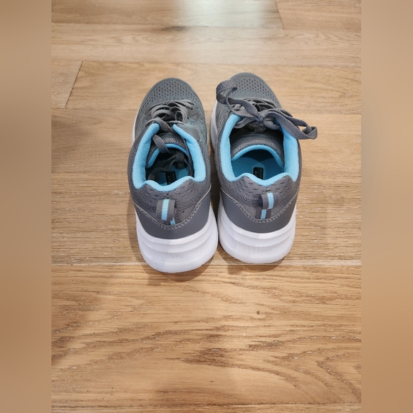 ATHLETIC WORKS | NWOT Memory Foam sneakers - Picture 3 of 7